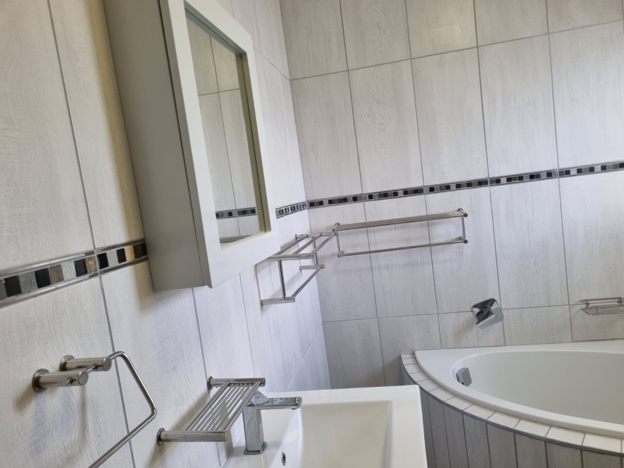 To Let 3 Bedroom Property for Rent in Voorbaai Western Cape